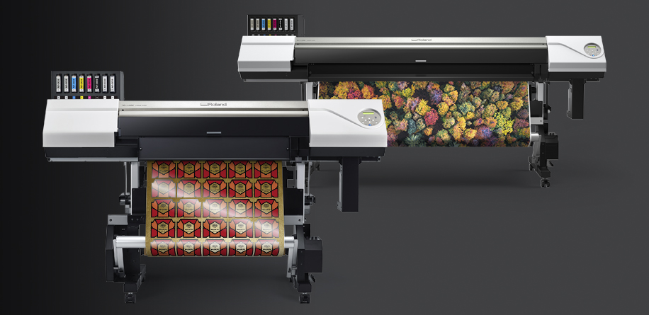 VersaUV LEC2-330显示打印的标签，LEC2-640显示打印的树木图像